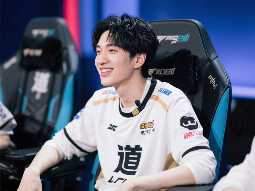 [流言板]重庆狼队道崽晒自拍：分享珍藏库存